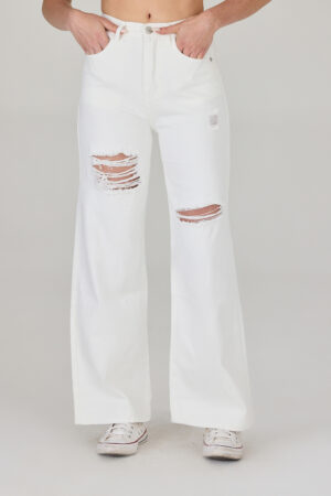 ג׳ינס לבן קרעים
